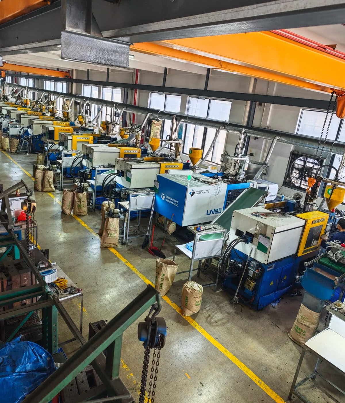 Production equipment in faucet workshop